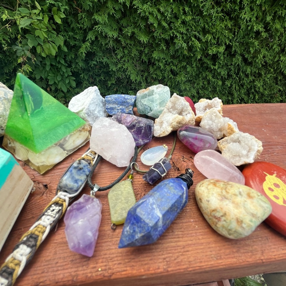 Huge crystal collection - Selenite, Amethyst, Quartz, Labradorite & more - Picture 8 of 10